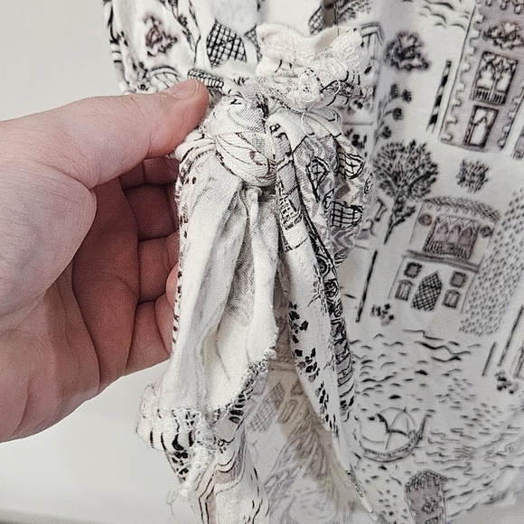 Cynthia Rowley Women's Plus Size White Graphic Top! - Picture 2 of 6